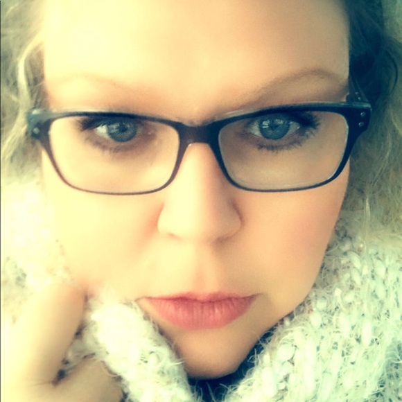 Meet your Posher, Chrissy - Picture 1 of 3